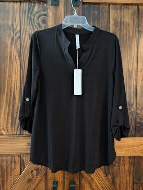 NWT Dear Scarlett Lizzy womens sz M Black Wrinkle Free Easy Care Blouse